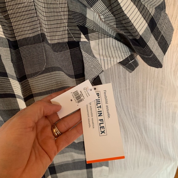 🤩NWT Old Navy button up shirt. - Picture 2 of 3